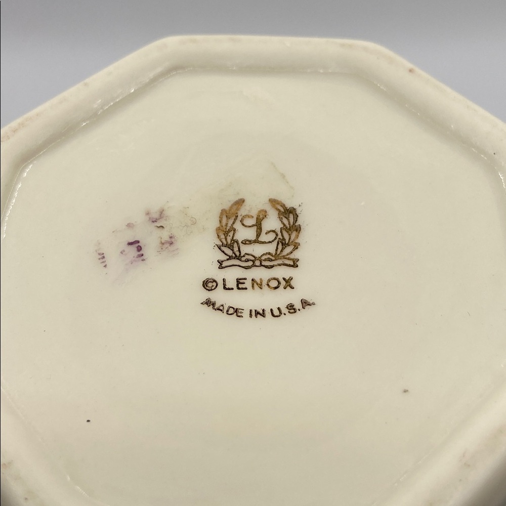 Vintage Lenox Porcelain Vase With 25K Gold Trim Garden Collection - Picture 5 of 7